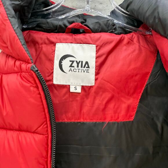 Zyia Active Puffer Vest Women's S Red White Black Hooded Outdoor Athleisure EUC - Picture 8 of 13